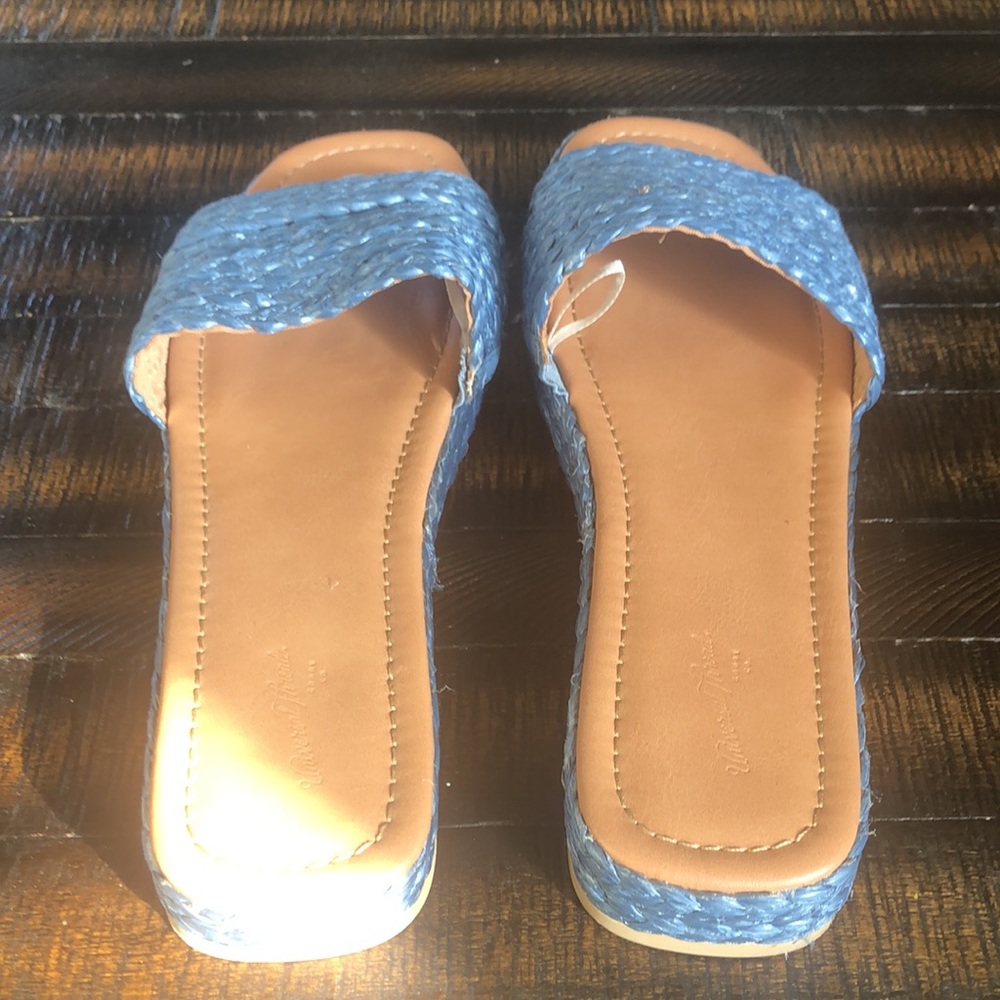 Universal Thread Sandals - Picture 2 of 5